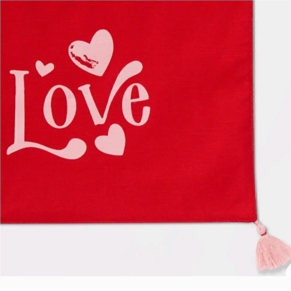 Nwt Valentine's Day Table Runner and Be Kind Banner bundle. NWT